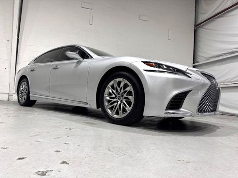 Used 2018 Lexus LS 500 w/ Accessory Package (Z1) RWD image 11