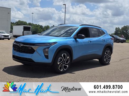 New 2026 Chevrolet Trax RS w/ Driver Confidence Package FWD image 1