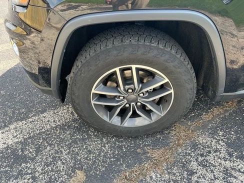 Used 2019 Jeep Grand Cherokee Limited w/ Luxury Group II image 9