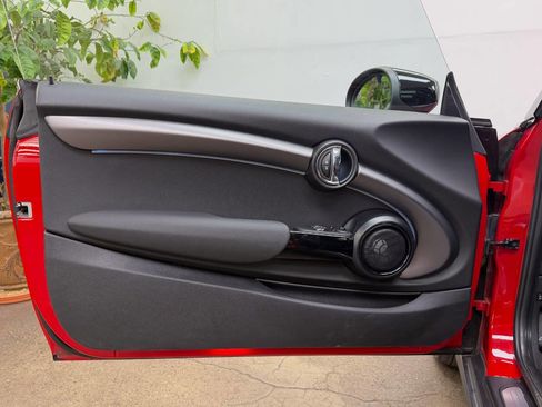 Used 2022 MINI Cooper 2-Door Hardtop w/ Premium Package image 39