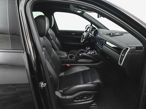 Used 2023 Porsche Cayenne image 33
