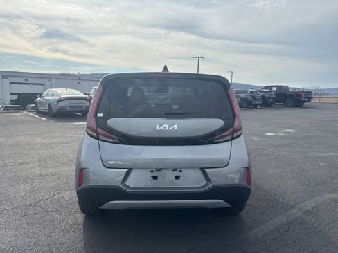 Used 2023 Kia Soul LX w/ LX Technology Package image 4