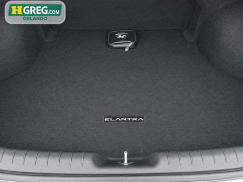 Used 2025 Hyundai Elantra SE FWD image 18