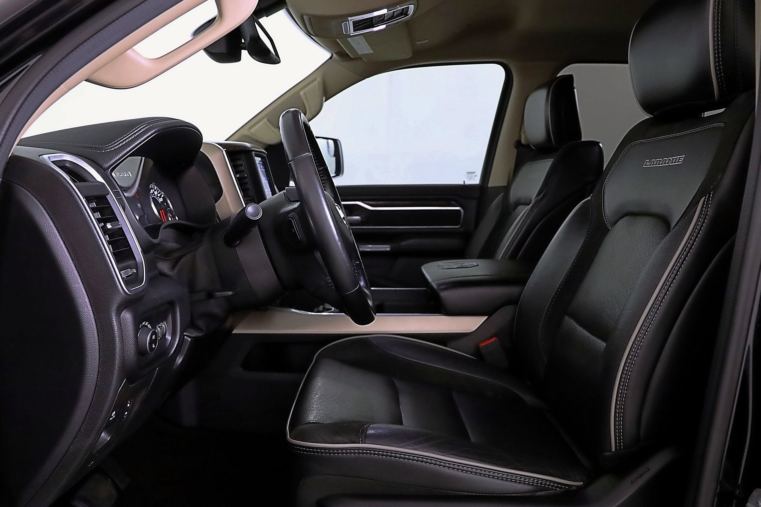 Used 2019 RAM 1500 Laramie AWD/4WD image 19