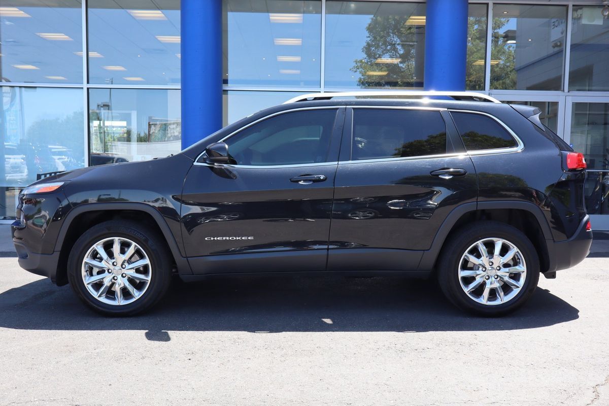 Used 2014 Jeep Cherokee Limited w/ Luxury Group AWD/4WD image 2