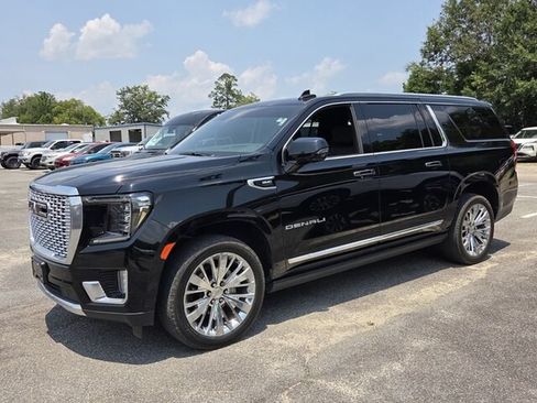 Used 2022 GMC Yukon XL Denali AWD/4WD image 4