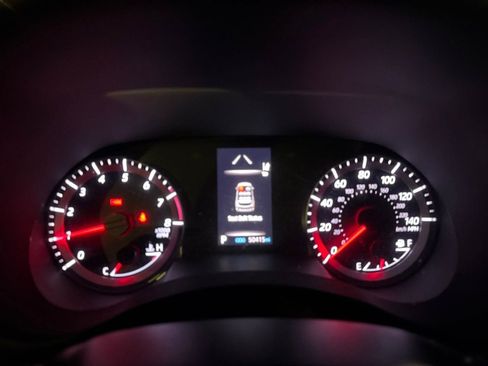 Used 2022 Toyota Highlander LE FWD image 8
