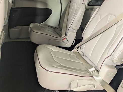 Used 2017 Chrysler Pacifica Limited w/ UConnect Theater Package image 24