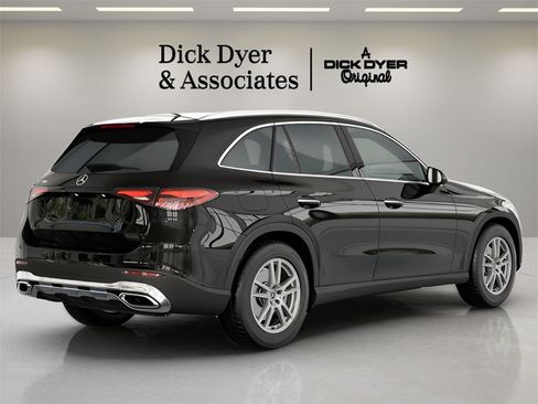 Used 2025 Mercedes-Benz GLC 300 image 10