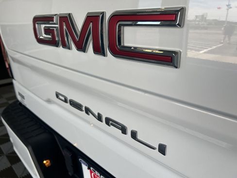 Used 2023 GMC Sierra 1500 Denali AWD/4WD image 9