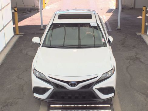 Used 2024 Toyota Camry SE image 2