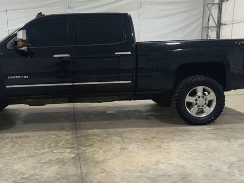Used 2019 Chevrolet Silverado 2500 LT AWD/4WD image 9
