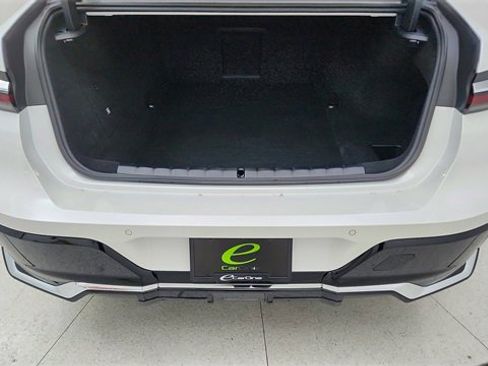 Used 2023 BMW i7 xDrive60 image 14