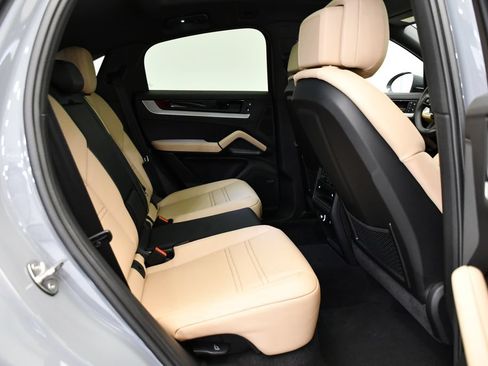 Certified 2026 Porsche Cayenne Coupe AWD/4WD image 58
