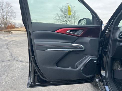 New 2025 Chevrolet Traverse RS w/ LPO, Floor Liner Package image 9