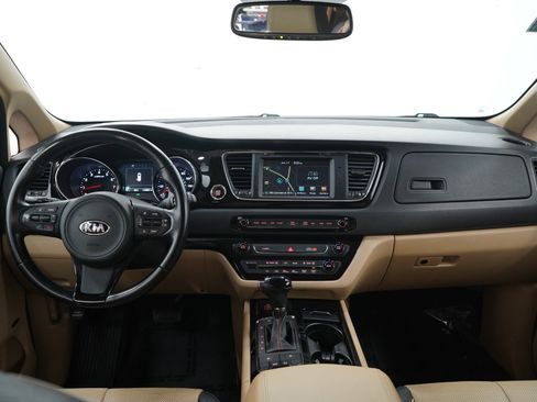 Used 2016 Kia Sedona SX FWD image 17