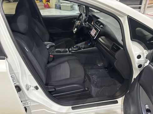 Used 2018 Nissan Leaf SV w/ SV Technology Package FWD image 36