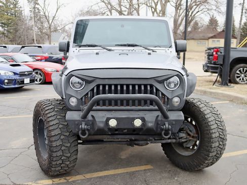 Used 2016 Jeep Wrangler Unlimited Sport w/ Connectivity Group AWD/4WD image 9