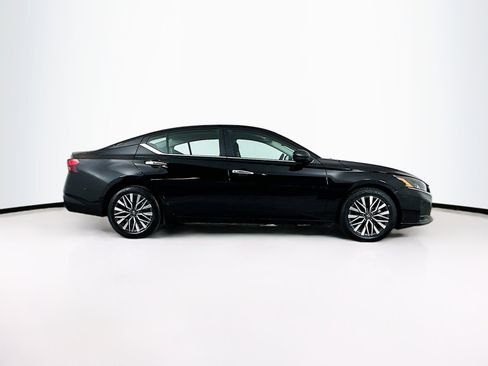 Used 2025 Nissan Altima 2.5 SV FWD image 10