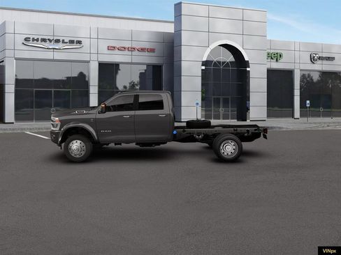 New 2026 RAM 4500 4x4 Crew Cab DRW w/ Laramie Trim Package image 3
