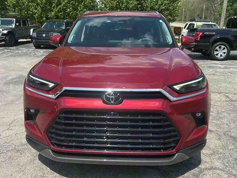 Used 2024 Toyota Grand Highlander AWD image 3