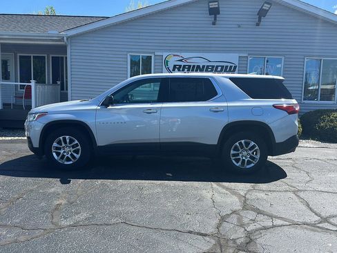 Used 2021 Chevrolet Traverse LS AWD/4WD image 4