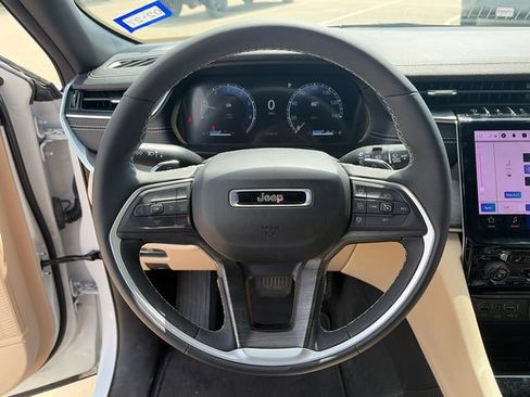 Used 2025 Jeep Grand Cherokee Limited RWD image 23