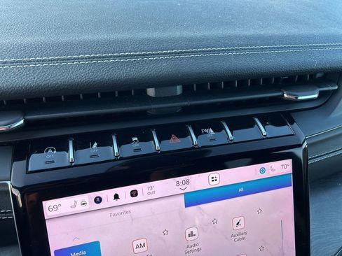 Used 2024 Jeep Grand Cherokee Limited image 38