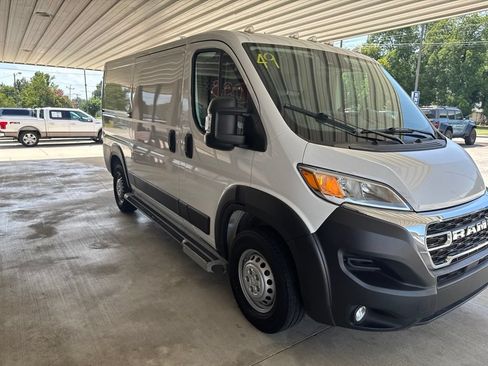 Used 2025 RAM ProMaster 2500 w/ U-Haul Equipment Group FWD image 3