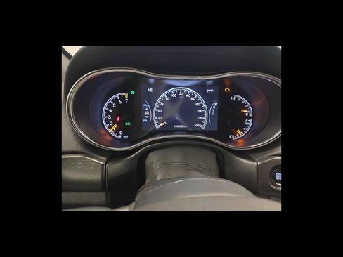 Used 2018 Jeep Grand Cherokee Altitude image 15