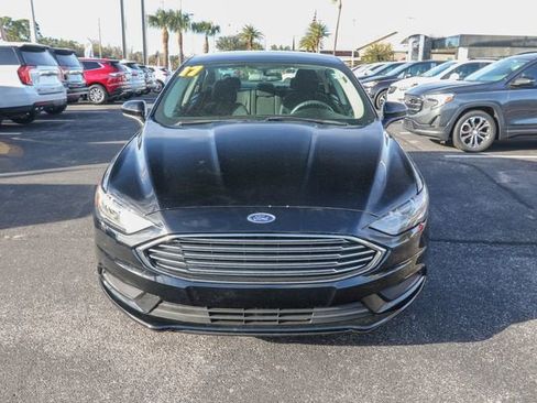 Used 2017 Ford Fusion SE FWD image 2