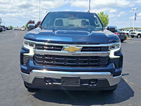 Used 2023 Chevrolet Silverado 1500 LT AWD/4WD image 2