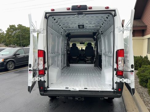 New 2026 RAM ProMaster 2500 w/ Quick Order Package 22G SLT image 9