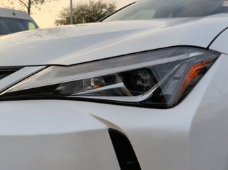Used 2019 Lexus UX 200 video 3