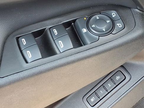 Used 2020 Chevrolet Equinox Premier w/ LPO, Floor Liner Package FWD image 16