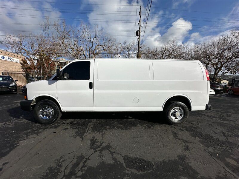 Used 2012 Chevrolet Express 2500 Extended RWD image 8