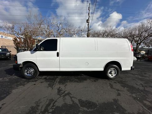 Used 2012 Chevrolet Express 2500 Extended RWD image 8