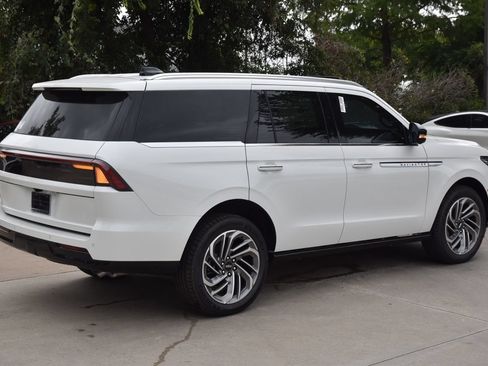 New 2026 Lincoln Navigator Reserve AWD/4WD image 6