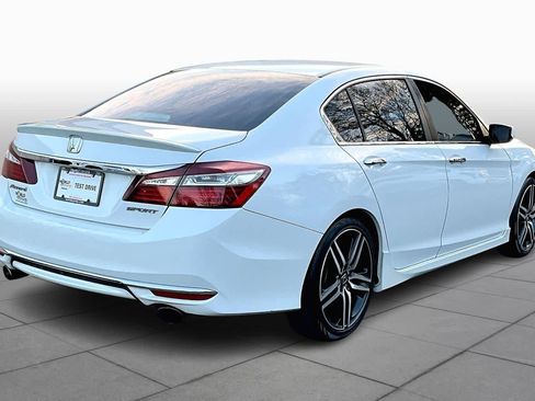 Used 2016 Honda Accord Sport image 11