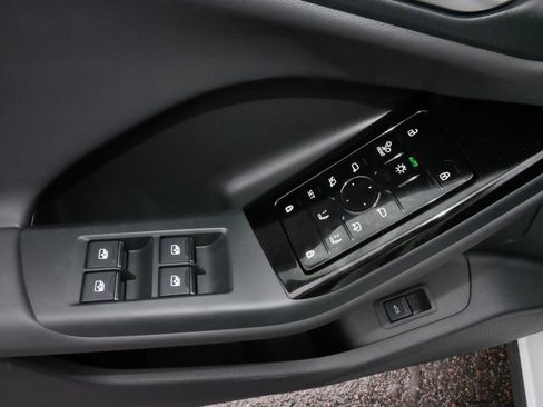 Used 2025 Audi Q6 e-tron Premium Plus w/ Premium Plus image 19