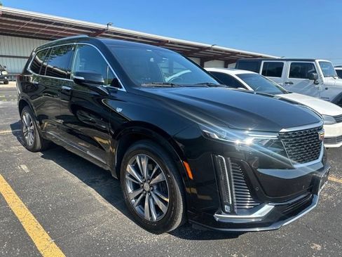 Used 2020 Cadillac XT6 Premium Luxury FWD image 2