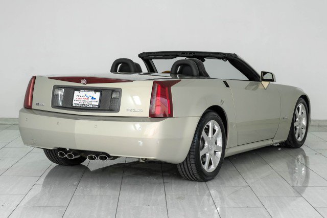 Used 2006 Cadillac XLR RWD image 8