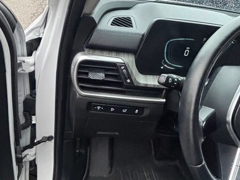 Used 2023 Kia Telluride EX w/ EX Captain's Chair Package AWD/4WD image 11