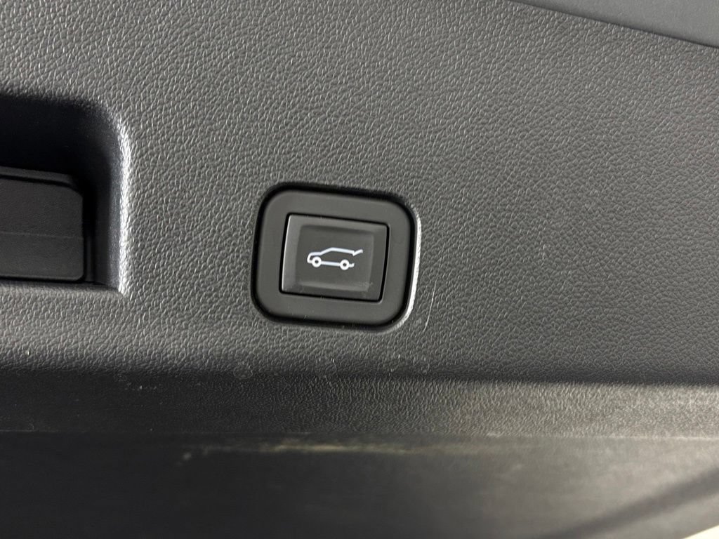 Used 2026 Chevrolet Traverse LT w/ Driver Confidence Package FWD image 44
