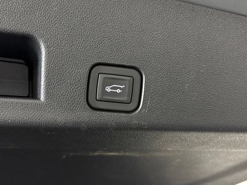 Used 2026 Chevrolet Traverse LT w/ Driver Confidence Package FWD image 44