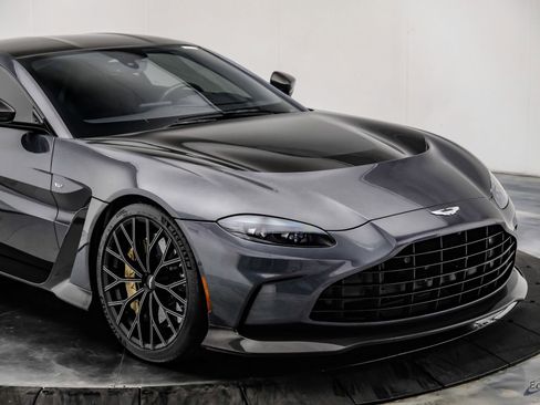 Used 2023 Aston Martin V12 Vantage RWD image 32