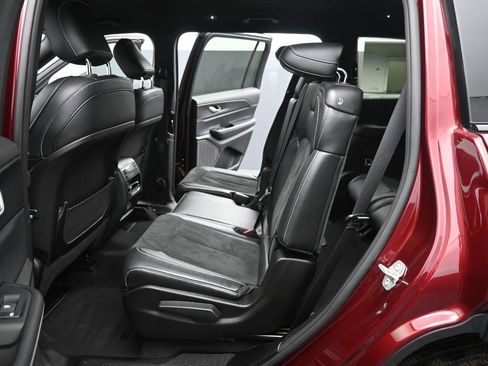 Used 2024 Jeep Grand Cherokee L Laredo image 13