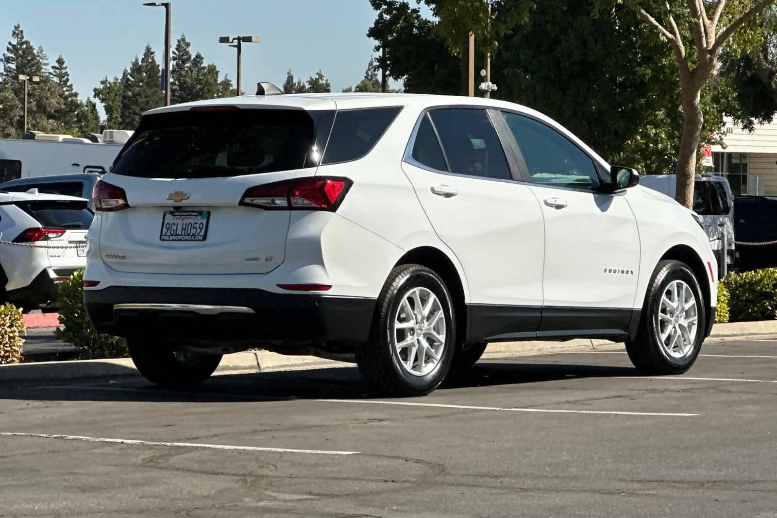 Used 2023 Chevrolet Equinox LT AWD/4WD image 2