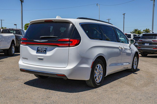 Used 2022 Chrysler Pacifica Touring-L FWD image 4