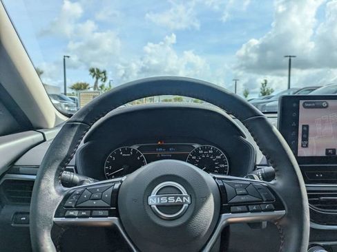 Used 2023 Nissan Altima 2.5 SR w/ SR Premium Package FWD image 27